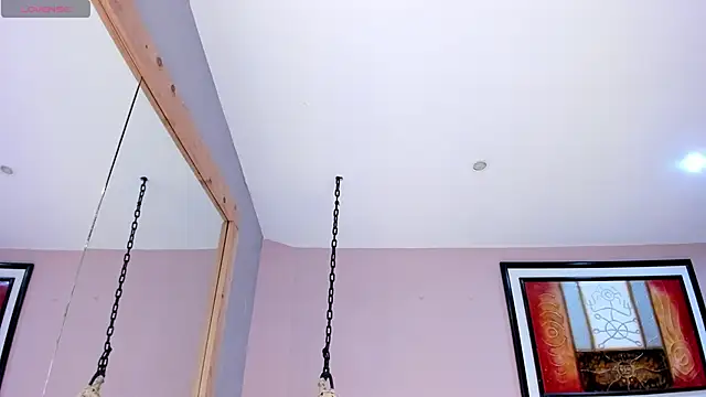 Snapshot of LenaRuiz_ chatting on October 15, 2025, 12:02 pm LenaRuiz online show from October 15, 2025, 12:02 pm