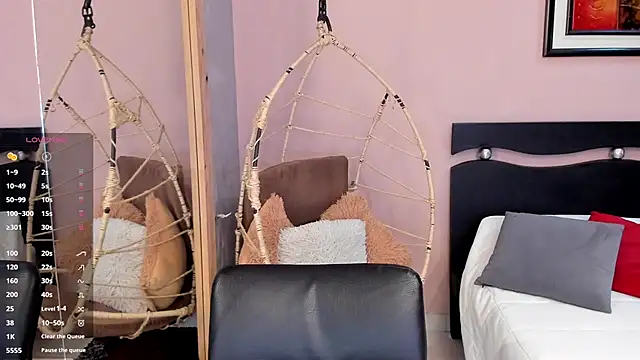 Snapshot of LenaRuiz_ chatting on October 10, 2025, 12:06 pm LenaRuiz online show from October 10, 2025, 12:06 pm