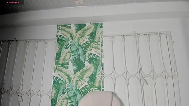  sharlotte777 online show from April 17, 2026, 2:09 pm