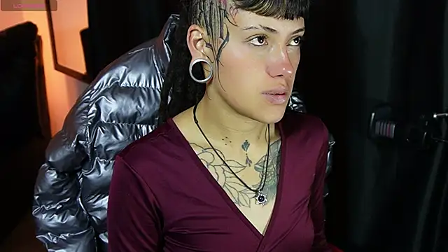  sharlotte777 online show from April 1, 2026, 2:14 pm