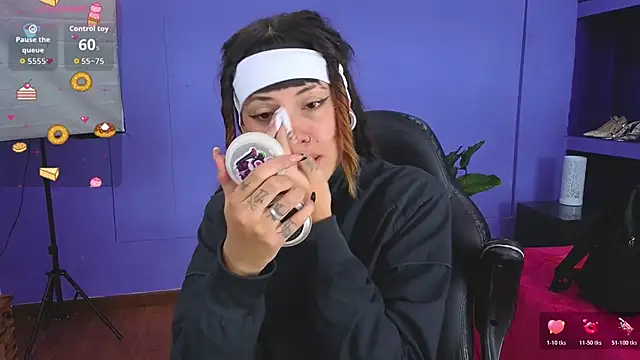  sharlotte777 online show from October 21, 2025, 1:43 pm