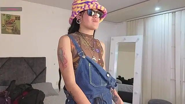 Snapshot of _sharlotte777 chatting on February 28, 2026, 5:23 pm sharlotte777 online show from February 28, 2026, 5:23 pm