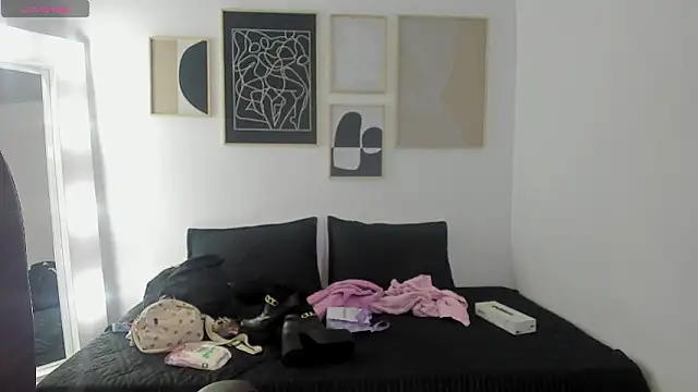 Snapshot of _sharlotte777 chatting on February 4, 2026, 12:44 pm sharlotte777 online show from February 4, 2026, 12:44 pm