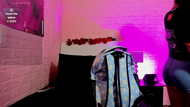 LYAA COLLINS  online show from January 11, 2026, 10:22 am