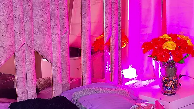 SarahBrunet online show from February 10, 2026, 11:15 pm