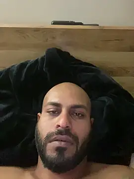 islandvybee55 online show from April 11, 2026, 9:24 am