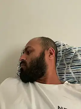 islandvybee55 online show from March 22, 2025, 9:42 pm