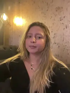 MiaPetit  online show from March 8, 2025, 4:50 pm