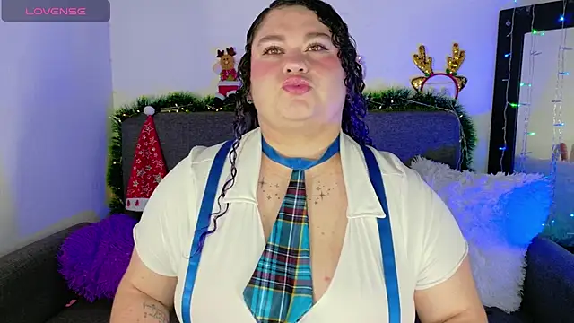 lunitaa0 online show from December 13, 2025, 11:44 pm