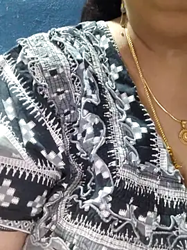 Snapshot of tamilthanushri chatting on October 11, 2025, 9:21 am tamilthanushri online show from October 11, 2025, 9:21 am