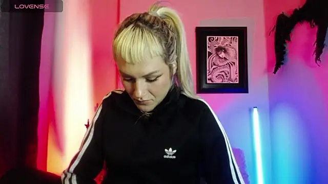 kim jeins11 online show from September 17, 2025, 8:55 pm