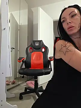 Snapshot of cicciolina chatting on December 2, 2025, 1:24 pm cicciolina online show from December 2, 2025, 1:24 pm