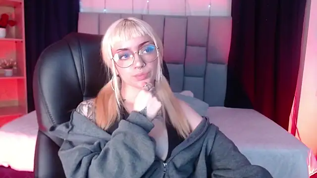 LessBoobs gh online show from February 18, 2025, 5:53 pm