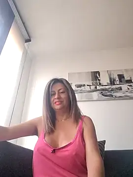 Latiinvenushot online show from March 14, 2026, 11:38 am