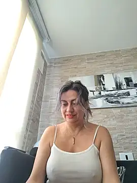 Latiinvenushot online show from May 23, 2026, 1:21 pm