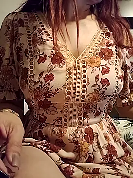 Snapshot of KITTEN-10 chatting on October 4, 2025, 3:52 am KITTEN-10 online show from October 4, 2025, 3:52 am