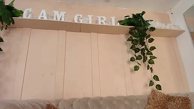 natalia aguirre1 online show from September 26, 2025, 12:12 pm