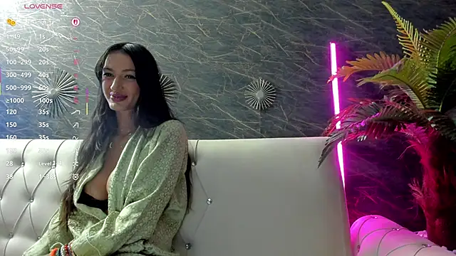 moona ray online show from September 18, 2025, 7:28 pm