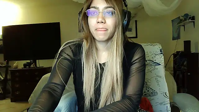 Snapshot of PolinaLoveX chatting on March 10, 2025, 1:45 am PolinaLoveX online show from March 10, 2025, 1:45 am