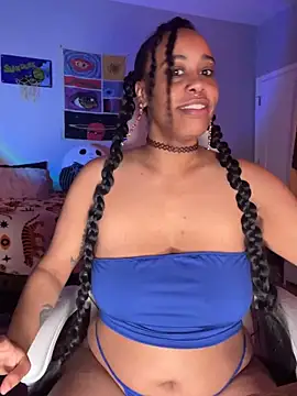 loveluna8 online show from March 5, 2025, 5:40 am