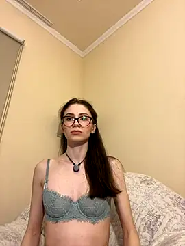 snowiie online show from October 5, 2025, 5:47 pm