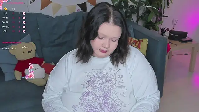 Snapshot of LilyBelll chatting on October 4, 2025, 8:32 pm LilyBelll online show from October 4, 2025, 8:32 pm