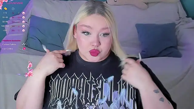 LilyBelll online show from February 24, 2025, 9:52 pm