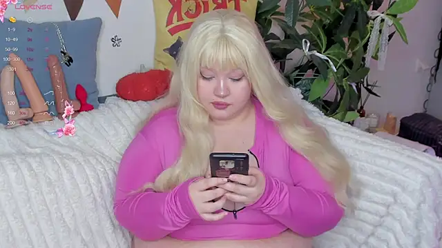 Snapshot of LilyBelll chatting on October 11, 2025, 5:36 pm LilyBelll online show from October 11, 2025, 5:36 pm