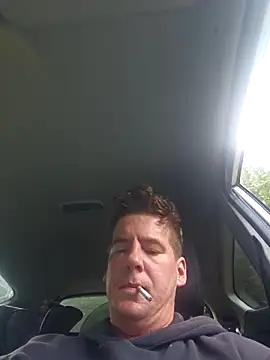 Snapshot of Titanhoott chatting on October 8, 2025, 8:49 am Titanhoott online show from October 8, 2025, 8:49 am