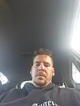 Titanhoott online show from November 5, 2025, 9:45 am