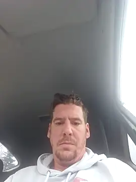 Titanhoott online show from December 2, 2025, 8:38 am