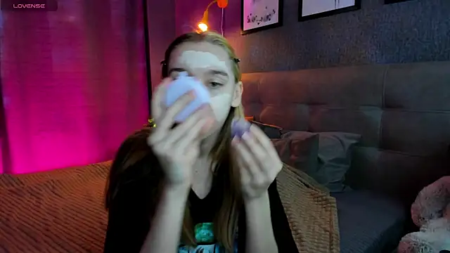 Lesi Moonie01 online show from October 25, 2025, 8:24 am