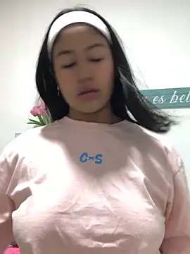 Snapshot of EmmaRossem chatting on October 10, 2025, 6:31 pm EmmaRossem online show from October 10, 2025, 6:31 pm