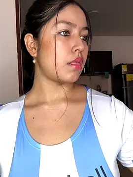 Snapshot of EmmaRossem chatting on October 19, 2025, 7:27 pm EmmaRossem online show from October 19, 2025, 7:27 pm