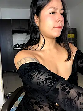 Snapshot of EmmaRossem chatting on October 27, 2025, 7:04 pm EmmaRossem online show from October 27, 2025, 7:04 pm