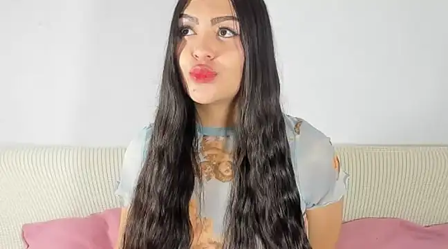 Snapshot of Sweet-Sophiee chatting on January 21, 2025, 3:10 pm Sweet-Sophiee online show from January 21, 2025, 3:10 pm