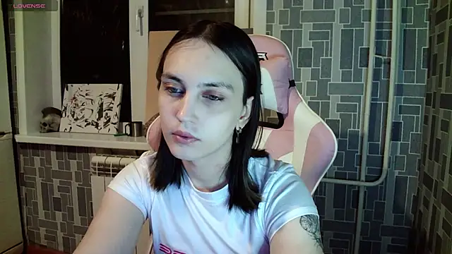Snapshot of BlackHe4rts_ chatting on December 9, 2024, 5:19 pm BlackHe4rts online show from December 9, 2024, 5:19 pm