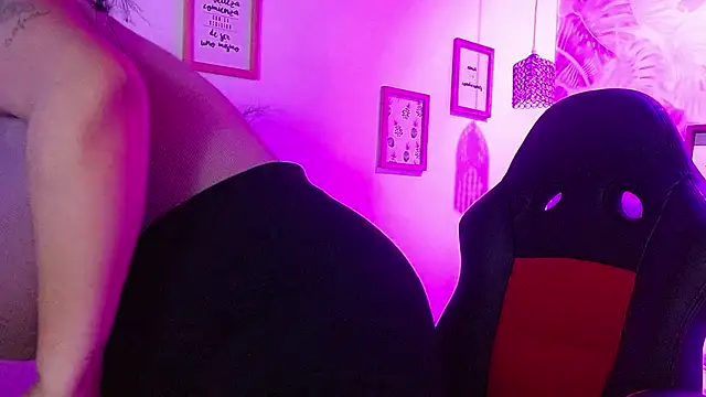 Snapshot of violletha chatting on February 28, 2025, 12:52 pm violletha online show from February 28, 2025, 12:52 pm