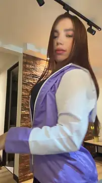 carolynnetrujillo online show from April 16, 2026, 3:07 am