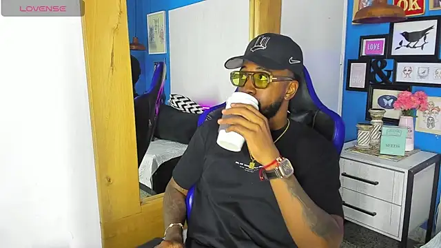 Snapshot of Drake_Nassir4 chatting on October 25, 2025, 4:11 am Drake Nassir4 online show from October 25, 2025, 4:11 am