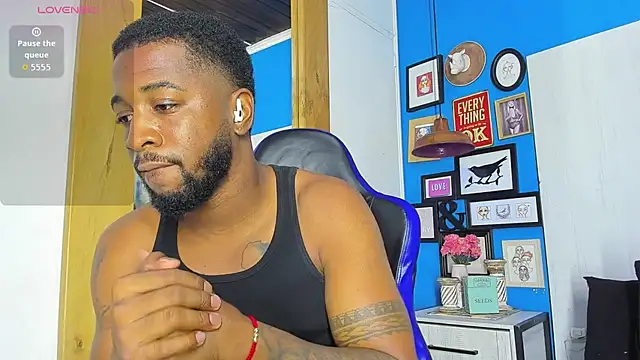 Snapshot of Drake_Nassir4 chatting on October 14, 2025, 9:04 pm Drake Nassir4 online show from October 14, 2025, 9:04 pm