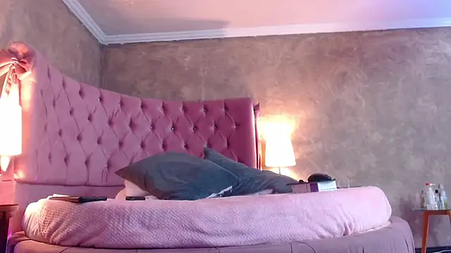 Snapshot of GabyPetit chatting on March 5, 2025, 8:32 pm GabyPetit online show from March 5, 2025, 8:32 pm