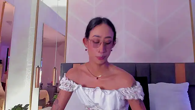 Snapshot of GabyPetit chatting on February 2, 2026, 7:57 pm GabyPetit online show from February 2, 2026, 7:57 pm