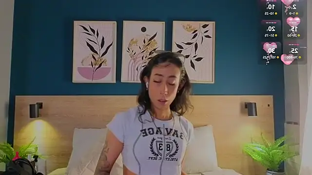 Snapshot of GabyPetit chatting on October 15, 2025, 8:28 pm GabyPetit online show from October 15, 2025, 8:28 pm