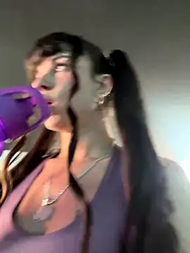 Snapshot of VioletaSubmissive chatting on October 2, 2025, 8:34 pm VioletaSubmissive online show from October 2, 2025, 8:34 pm