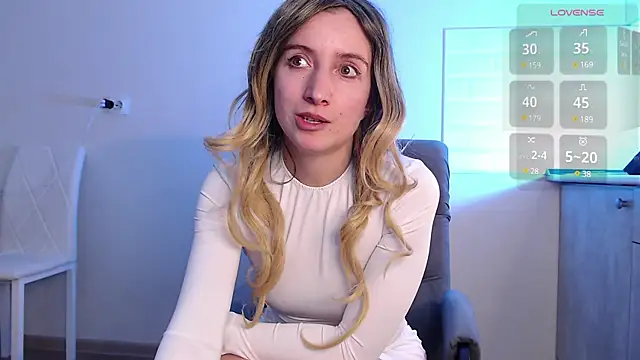 Snapshot of Eva_Hailey_ chatting on January 17, 2025, 8:34 am Eva Hailey  online show from January 17, 2025, 8:34 am