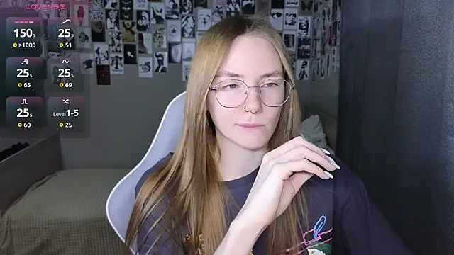 Snapshot of littlevildevil chatting on February 23, 2026, 11:00 am littlevildevil online show from February 23, 2026, 11:00 am