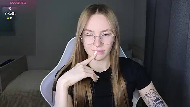 Snapshot of littlevildevil chatting on February 7, 2026, 11:07 am littlevildevil online show from February 7, 2026, 11:07 am