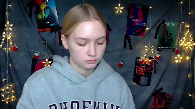 MademoiselleCl online show from December 16, 2025, 7:23 am