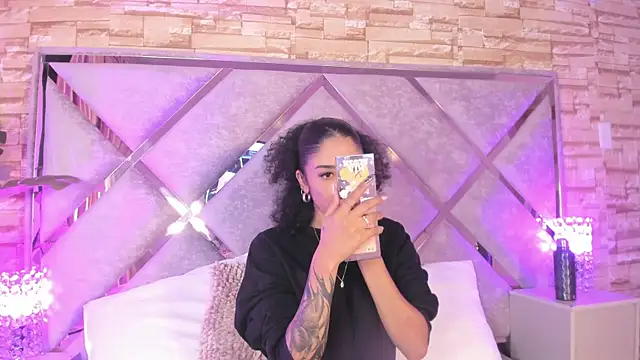  lanna jhonson  online show from October 1, 2025, 10:41 am